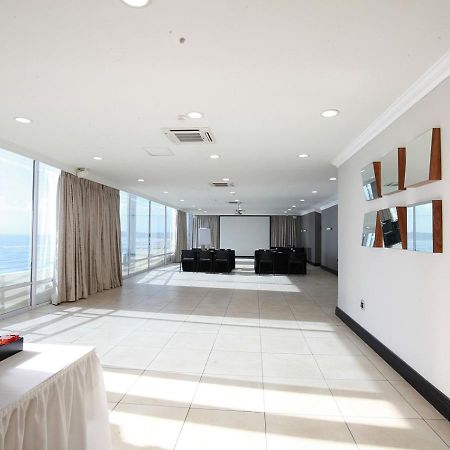 Blue Waters Hotel Ντούρμπαν Εξωτερικό φωτογραφία The conference hall of the hotel