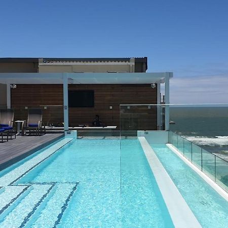 Blue Waters Hotel Ντούρμπαν Εξωτερικό φωτογραφία Rooftop swimming pool