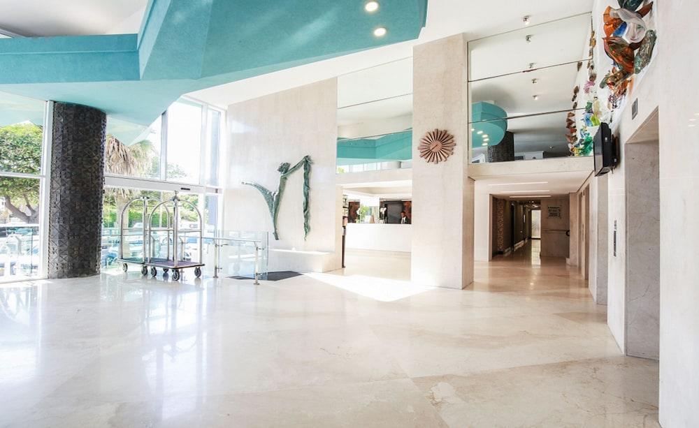 Blue Waters Hotel Ντούρμπαν Εξωτερικό φωτογραφία The lobby of the hotel