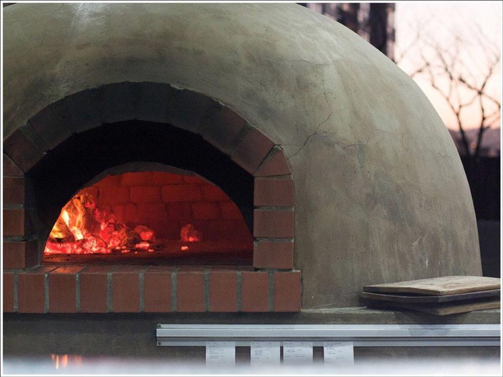 Blue Waters Hotel Ντούρμπαν Εξωτερικό φωτογραφία A wood fired pizza oven