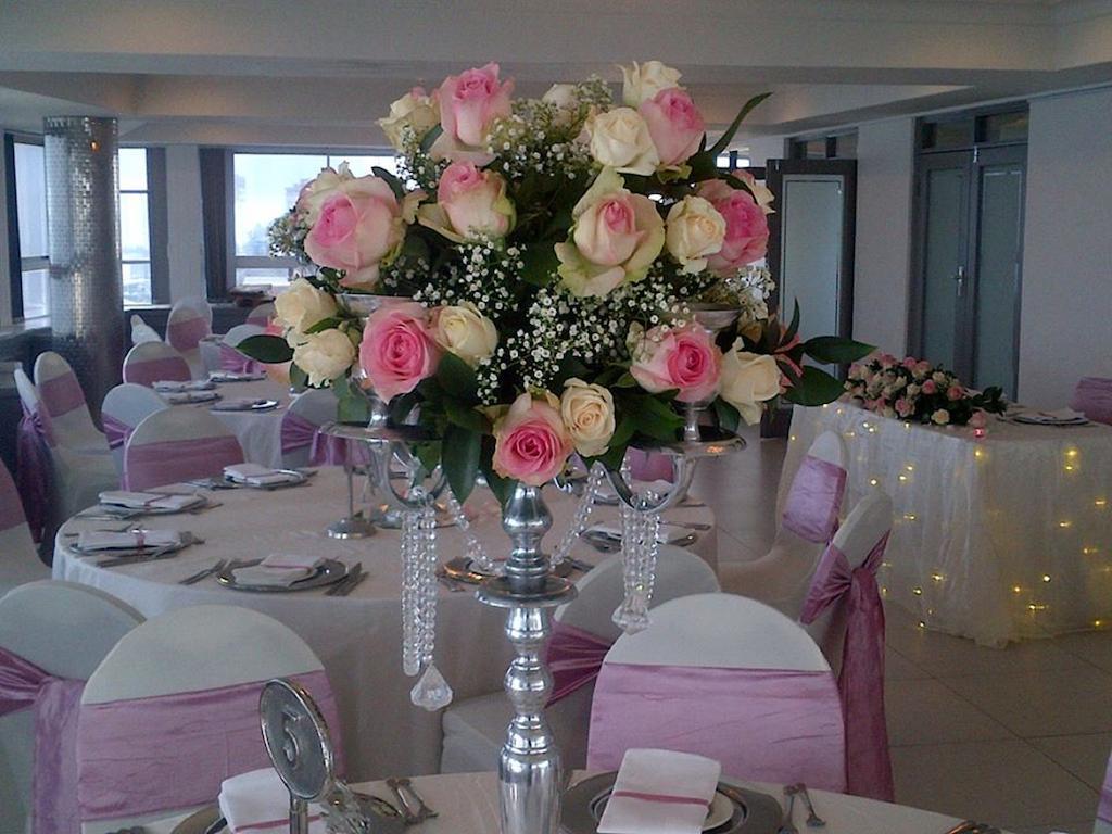Blue Waters Hotel Ντούρμπαν Εξωτερικό φωτογραφία A wedding reception at the Seaview Hotel, in 2009.