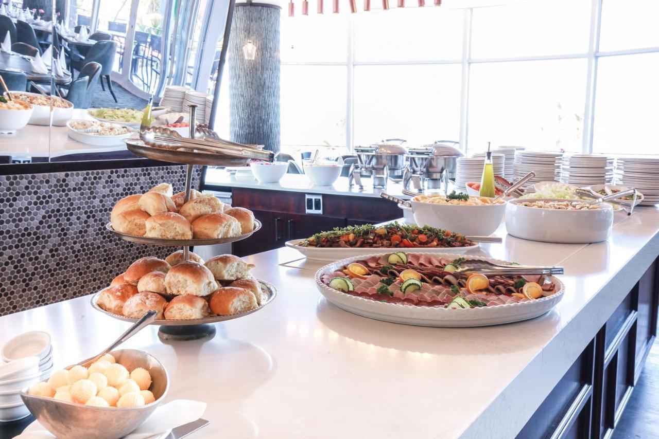 Blue Waters Hotel Ντούρμπαν Εξωτερικό φωτογραφία Breakfast buffet at the hotel