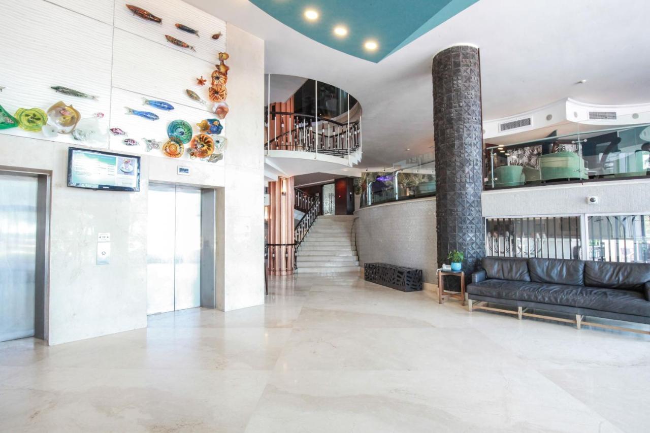 Blue Waters Hotel Ντούρμπαν Εξωτερικό φωτογραφία The lobby of the hotel