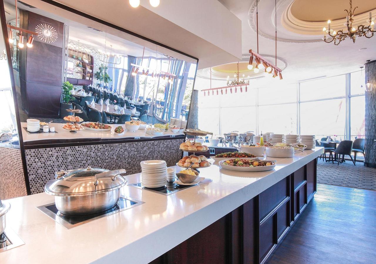 Blue Waters Hotel Ντούρμπαν Εξωτερικό φωτογραφία Breakfast buffet at the hotel