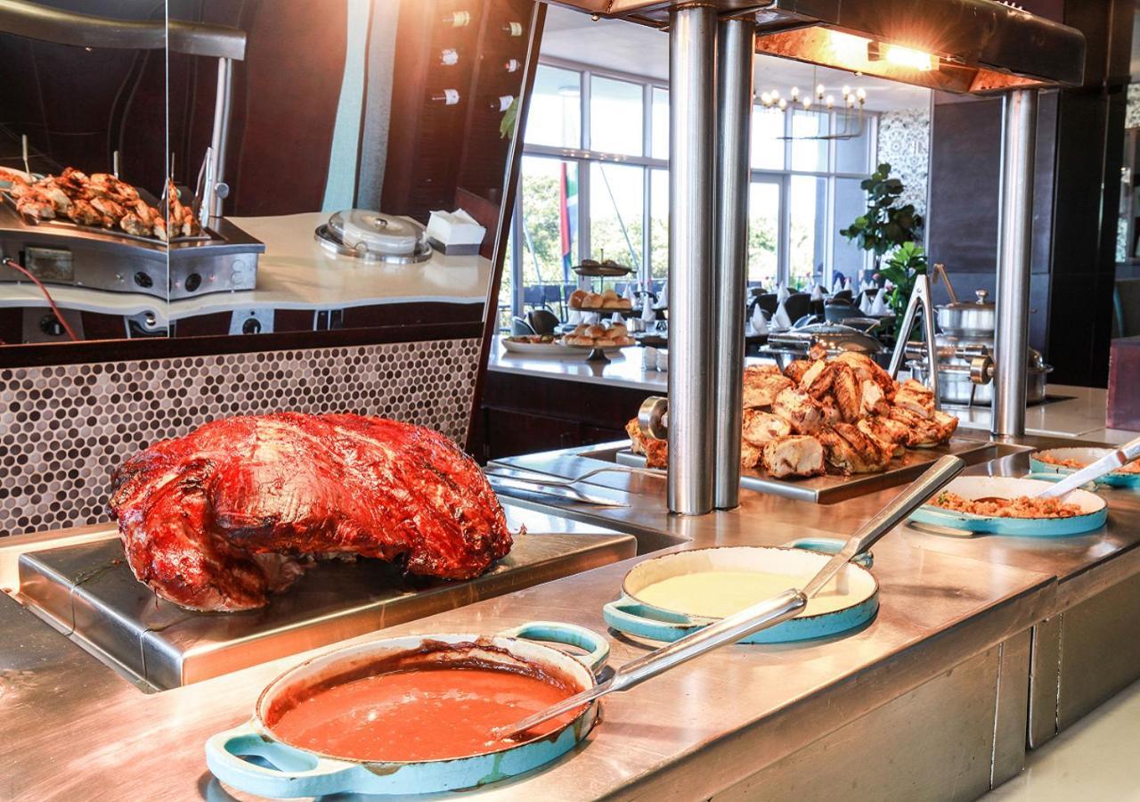 Blue Waters Hotel Ντούρμπαν Εξωτερικό φωτογραφία Buffet at a luxury hotel