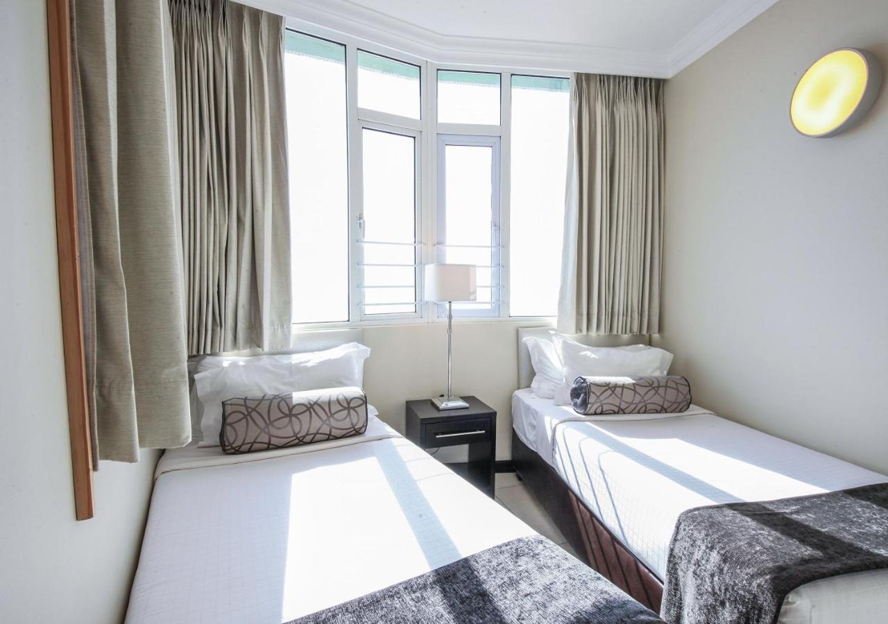Blue Waters Hotel Ντούρμπαν Εξωτερικό φωτογραφία Two single beds in a hotel room